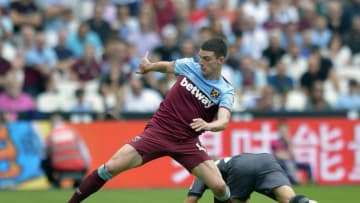 LONDON, ENGLAND - AUGUST 31: Declan Rice of West Ham United in action during the Premier League match between West Ham United and Norwich City at London Stadium on August 31, 2019 in London, United Kingdom. (Photo by James Griffiths/West Ham United FC via Getty Images)