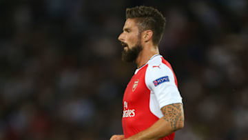 PARIS, FRANCE - SEPTEMBER 13: Olivier Giroud of Arsenal during the UEFA Champions League match between Paris Saint-Germain and Arsenal at Parc des Princes on September 13, 2016 in Paris, . (Photo by Catherine Ivill - AMA/Getty Images)