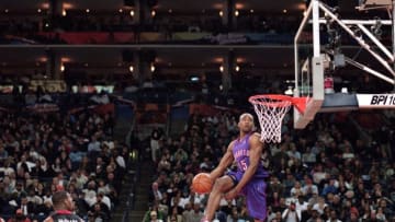 13 Feb 2000: Vince Carter #15 of the Toronto Raptors jumps to dunk the ball during the NBA All - Star Weekend Slam Dunk Contest at the Oakland Coliseum in Oakland, California.