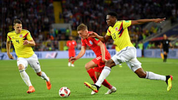 MOSCOW, RUSSIA - JULY 03: Jamie Vardy of England challenge for the ball with Yerry Mina and Santiago Arias of Colombia during the 2018 FIFA World Cup Russia Round of 16 match between Colombia and England at Spartak Stadium on July 3, 2018 in Moscow, Russia. (Photo by Dan Mullan/Getty Images)