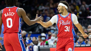 Tyrese Maxey, Seth Curry, Sixers Mandatory Credit: Bill Streicher-USA TODAY Sports