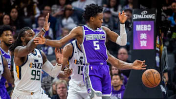 Sacramento Kings guard De'Aaron Fox (5) turns over the ball against the Utah Jazz on Sunday, Nov. 25, 2018 at the Golden 1 Center in Sacramento, Calif. (Hector Amezcua/Sacramento Bee/TNS via Getty Images)