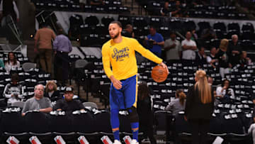 SAN ANTONIO, TX - APRIL 19: Stephen Curry