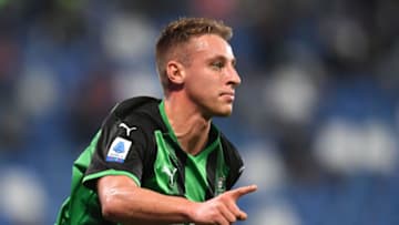 REGGIO NELL'EMILIA, ITALY - OCTOBER 23: Davide Frattesi of US Sassuolo celebrates after scoring his team third goal during the Serie A match between US Sassuolo and Venezia FC at Mapei Stadium - Citta' del Tricolore on October 23, 2021 in Reggio nell'Emilia, Italy. (Photo by Alessandro Sabattini/Getty Images)