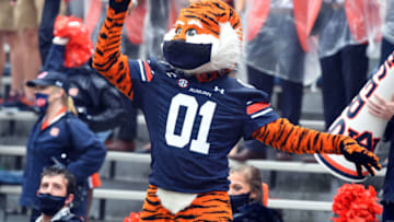 Auburn football is one of 58, yes...58 programs that have offered 2024's No. 7 recruit overall, T.A. Cunningham. Mandatory Credit: John David Mercer-USA TODAY Sports
