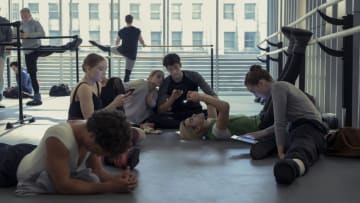 TINY PRETTY THINGS (L-R) DAMON J. GILLESPIE as CALEB WICK, CASIMERE JOLLETTE as BETTE WHITLAW, BARTON COWPERTHWAITE as OREN LENNOX, and BRENNAN CLOST as SHANE MCRAE in episode 4 of TINY PRETTY THINGS. Cr. SOPHIE GIRAUD/NETFLIX © 2020