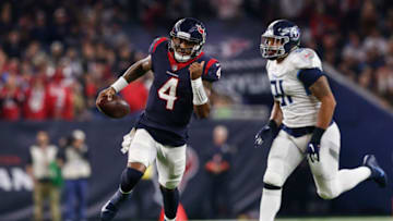 HOUSTON, TX - NOVEMBER 26: Deshaun Watson #4 of the Houston Texans scrambles past Derrick Morgan #91 of the Tennessee Titans in the fourth quarter at NRG Stadium on November 26, 2018 in Houston, Texas. (Photo by Tim Warner/Getty Images)