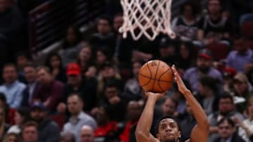 CHICAGO, USA - APRIL 11: Ish Smith (14) of Detroit Pistons in action during the NBA game between Chicago Bulls and Detroit Pistons at the United Center in Chicago, Illinois, United States on April 11, 2018. (Photo by Bilgin S. Sasmaz/Anadolu Agency/Getty Images)