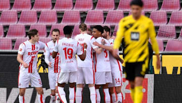 FC Köln players celebrate their goal against Borussia Dortmund (Photo by MARIUS BECKER/POOL/AFP via Getty Images)