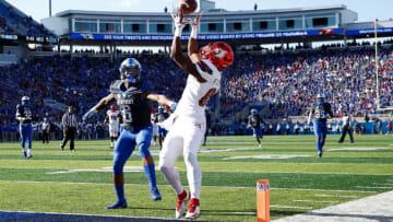 LEXINGTON, KY - NOVEMBER 25: Dez Fitzpatrick #87 of the Louisville Cardinals catches a touchdown pass against the Kentucky Wildcats during the game at Commonwealth Stadium on November 25, 2017 in Lexington, Kentucky. (Photo by Andy Lyons/Getty Images)