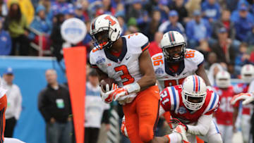 26 December 2014: Illinois Fighting Illini tight end Jon Davis (3) catches the football over Louisiana Tech Bulldogs defensive back Adairius Barnes (21) during the game between the Illinois Fighting Illini and the Louisiana Tech Bulldogs at the Zaxby's Heart of Dallas Bowl in the Cotton Bowl Stadium in Dallas, Texas. (Photo by Matthew Pearce/Icon Sportswire/Corbis via Getty Images)