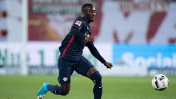 MAINZ, GERMANY - APRIL 05: Naby Keita of Leipzig runs with the ball during the Bundesliga match between 1. FSV Mainz 05 and RB Leipzig at Opel Arena on April 5, 2017 in Mainz, Germany. (Photo by Simon Hofmann/Getty Images)