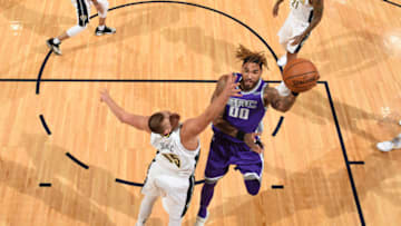 DENVER, CO - OCTOBER 21: Willie Cauley-Stein #00 of the Sacramento Kings goes to the basket against the Denver Nuggets on October 21, 2017 at the Pepsi Center in Denver, Colorado. NOTE TO USER: User expressly acknowledges and agrees that, by downloading and/or using this Photograph, user is consenting to the terms and conditions of the Getty Images License Agreement. Mandatory Copyright Notice: Copyright 2017 NBAE (Photo by Garrett Ellwood/NBAE via Getty Images)