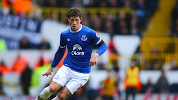 March 5th 2017, White Hart Lane, Tottenham, London, England; EPL Premier League football, Tottenham Hotspur versus Everton; Ross Barkley of Everton brings the ball forward (Photo by Mark Kerton/Action Plus via Getty Images)