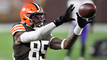 CLEVELAND, OHIO - DECEMBER 14: David Njoku #85 of the Cleveland Browns warms up prior to taking on the Baltimore Ravens in the game at FirstEnergy Stadium on December 14, 2020 in Cleveland, Ohio. (Photo by Jason Miller/Getty Images)