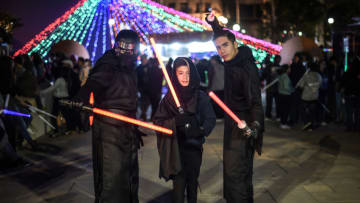 LOS ANGELES, CA - DECEMBER 18: Fans gather for the Star Wars Lightsaber Battle "The Light Battle Tour" at Pershing Square on December 18, 2015 in Los Angeles, California. (Photo by Jason Kempin/Getty Images)