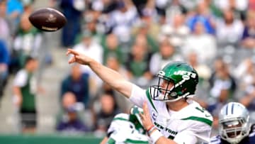 EAST RUTHERFORD, NEW JERSEY - OCTOBER 13: Sam Darnold #14 of the New York Jets attempts a pass against the Dallas Cowboys during the first quarter at MetLife Stadium on October 13, 2019 in East Rutherford, New Jersey. (Photo by Steven Ryan/Getty Images)