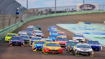 HOMESTEAD, FL - NOVEMBER 18: Joey Logano, driver of the #22 Shell Pennzoil Ford, and Kevin Harvick, driver of the #4 Jimmy John's Ford, lead a pack of cars during the Monster Energy NASCAR Cup Series Ford EcoBoost 400 at Homestead-Miami Speedway on November 18, 2018 in Homestead, Florida. (Photo by Chris Trotman/Getty Images)