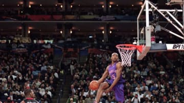 Toronto Raptors Vince Carter wins dun contest in 2000.