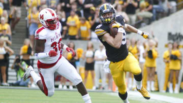 IOWA CITY, IOWA- SEPTEMBER 3: Wide receiver Matt VandeBerg #89 of the Iowa Hawkeyes rushes up field during the first quarter past defensive back Buchi Okafor #30 of the Miami (OH) RedHawks on September 3, 2016 at Kinnick Stadium in Iowa City, Iowa. (Photo by Matthew Holst/Getty Images)