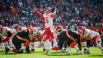 CLEVELAND, OH - NOVEMBER 04: Patrick Mahomes #15 of the Kansas City Chiefs signals during the second quarter against the Cleveland Browns at FirstEnergy Stadium on November 4, 2018 in Cleveland, Ohio. (Photo by Jason Miller/Getty Images)