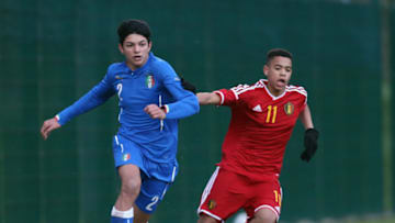 CATANZARO, ITALY - FEBRUARY 17: Raoul Bellanova (L) of Italy competes for the ball with Cyril Ngonge of Belgium during the international friendly match between Italy U15 and Belgium U15 at FIGC Center on February 17, 2015 in Catanzaro, Italy. (Photo by Maurizio Lagana/Getty Images)