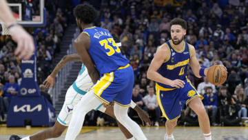 SAN FRANCISCO, CALIFORNIA - DECEMBER 27: Klay Thompson #11 of the Golden State Warriors dribbles around a screen set by James Wiseman #33 against the Charlotte Hornets during the third quarter of an NBA basketball game at Chase Center on December 27, 2022 in San Francisco, California. NOTE TO USER: User expressly acknowledges and agrees that, by downloading and or using this photograph, User is consenting to the terms and conditions of the Getty Images License Agreement. (Photo by Thearon W. Henderson/Getty Images)