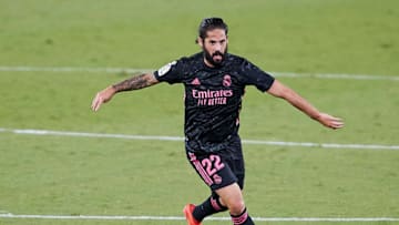 SEVILLE, SPAIN - SEPTEMBER 26: Isco of Real Madrid in action during the La Liga Santader match between Real Betis and Real Madrid at Estadio Benito Villamarin on September 26, 2020 in Seville, Spain. (Photo by Fran Santiago/Getty Images)