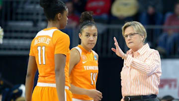 Mar 27, 2016; Sioux Falls, SD, USA; Tennessee Lady Volunteers head coach Holly Warlick talks with guard Diamond DeShields (11) and guard Andraya Carter (14) against the Syracuse Orange in the first half in the finals of the Sioux Falls regional of the women