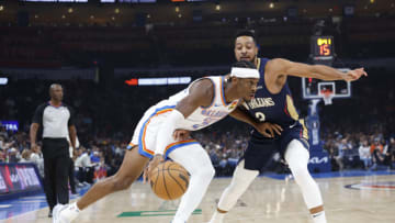 Oklahoma City Thunder guard Shai Gilgeous-Alexander (2) drives to the basket against New Orleans Pelicans guard CJ McCollum (3) Alonzo Adams-USA TODAY Sports