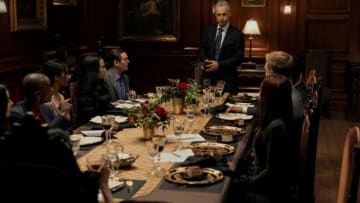 The Fall of the House of Usher. (L to R) Paola Nuñez as Dr. Alessandra Ruiz, T'Nia Miller as Victorine LaFourcade, Kyliegh Curran as Lenore Usher, Crystal Balint as Morella Usher, Henry Thomas as Frederick Usher, Bruce Greenwood as Roderick Usher, Samantha Sloyan as Tamerlane Usher, Matt Biedel as Bill-T Wilson in episode 101 of The Fall of the House of Usher. Cr. Eike Schroter/Netflix © 2023