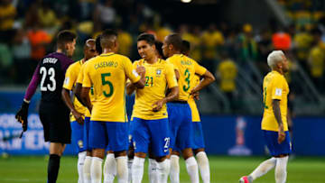 SAO PAULO, BRAZIL - OCTOBER 10: Players of Brazil celebrate their victory after winning the match between Brazil and Chile for the 2018 FIFA World Cup Russia Qualifier at Allianz Parque Stadium on October 10, 2017 in Sao Paulo, Brazil. (Photo by Alexandre Schneider/Getty Images)