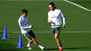 MADRID, SPAIN - NOVEMBER 20: Gareth Bale and Mateo Kovacic of Real Madrid warm-up during the Real Madrid training session ahead of the La Liga match between Real Madrid and Barcelona at Valdebebas training ground on November 20, 2015 in Madrid, Spain. (Photo by Denis Doyle/Getty Images)
