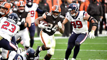 CLEVELAND, OHIO - NOVEMBER 15: Nick Chubb #24 of the Cleveland Browns runs the ball for a nine-yard rushing touchdown against the Houston Texans during the second half at FirstEnergy Stadium on November 15, 2020 in Cleveland, Ohio. (Photo by Jamie Sabau/Getty Images)