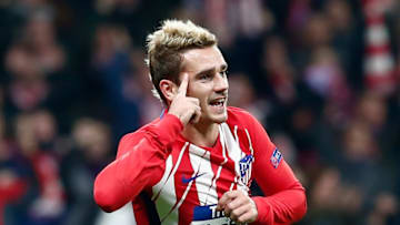 MADRID, SPAIN - NOVEMBER 22: Antoine Griezmann of Atletico Madrid celebrates after scoring his team's opening goal during the UEFA Champions League group C match between Atletico Madrid and AS Roma at Wanda Metropolitano on November 22, 2017 in Madrid, Spain. (Photo by Gonzalo Arroyo Moreno/Getty Images)