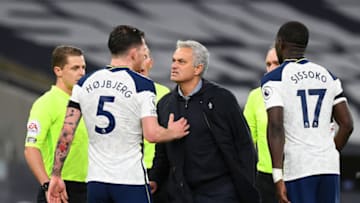 LONDON, ENGLAND - NOVEMBER 21: Jose Mourinho, Manager of Tottenham Hotspur speaks with Pierre-Emile Hojbjerg (Photo Neil Hall - by Pool/Getty Images)