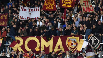 PESCARA, ITALY - APRIL 24: Fans of AS Roma celebrate the victory after the Serie A match between Pescara Calcio and AS Roma at Adriatico Stadium on April 24, 2017 in Pescara, Italy. (Photo by Giuseppe Bellini/Getty Images)