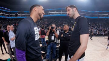 Garrett Temple Omri Casspi Memphis Grizzlies (Photo by Rocky Widner/NBAE via Getty Images)