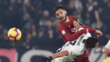 TURIN, ITALY - DECEMBER 22: Kostas Manolas (L) of Roma and Mario Mandzukic of Juventus compete for the ball during the Serie A match between Juventus and AS Roma on December 22, 2018 in Turin, Italy. (Photo by Tullio M. Puglia/Getty Images)