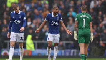 LIVERPOOL, ENGLAND - SEPTEMBER 30: Dominic Calvert-Lewin of Everton reacts towards team mate Jordan Pickford during the Premier League match between Everton FC and Luton Town at Goodison Park on September 30, 2023 in Liverpool, England. (Photo by Lewis Storey/Getty Images)