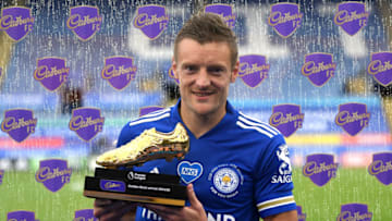 Jamie Vardy of Leicester City with the EPL Golden Boot award (Regan/Getty Images)