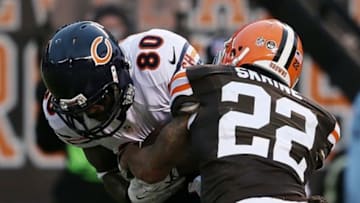 Dec 15, 2013; Cleveland, OH, USA; Chicago Bears wide receiver Earl Bennett (80) makes a touchdown reception against Cleveland Browns cornerback Buster Skrine (22) during the fourth quarter at FirstEnergy Stadium. The Bears won 38-31. Mandatory Credit: Ron Schwane-USA TODAY Sports