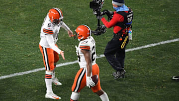 PITTSBURGH, PENNSYLVANIA - JANUARY 10: Nick Chubb #24 of the Cleveland Browns celebrates a touchdown with Baker Mayfield #6 during the second half of the AFC Wild Card Playoff game against the Pittsburgh Steelers at Heinz Field on January 10, 2021 in Pittsburgh, Pennsylvania. (Photo by Joe Sargent/Getty Images)