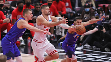 CHICAGO, ILLINOIS - DECEMBER 06: Nikola Jokic #15 (L) and Facundo Campazzo #7 of the Denver Nuggets chase a loose ball with Nikola Vucevic #9 of the Chicago Bulls at the United Center on December 06, 2021 in Chicago, Illinois. NOTE TO USER: User expressly acknowledges and agrees that, by downloading and or using this photograph, User is consenting to the terms and conditions of the Getty Images License Agreement. (Photo by Jonathan Daniel/Getty Images)