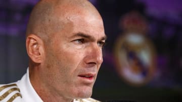 MADRID, SPAIN - DECEMBER 17: (BILD ZEITUNG OUT) head coach Zinedine Zidane of Real Madrid looks on during the training session of Real Madrid on December 17, 2019 in Madrid, Spain. (Photo by TF-Images/Getty Images)