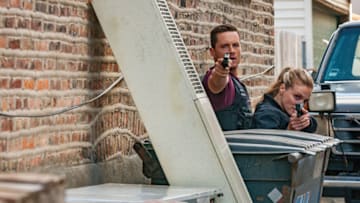 CHICAGO P.D. -- "Brother's Keeper" Episode 705 -- Pictured: (l-r) Jesse Lee Soffer as Det. Jay Halstead, Tracy Spiridakos as Det. Hailey Upton -- (Photo by: Matt Dinerstein/NBC)