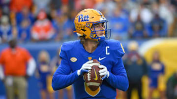 2022 NFL mock draft: Kenny Pickett #8 of the Pittsburgh Panthers drops back to pass during the game against the Clemson Tigers at Heinz Field on October 23, 2021 in Pittsburgh, Pennsylvania. (Photo by Justin Berl/Getty Images)