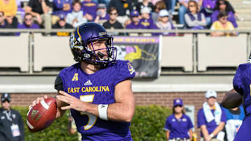 GREENVILLE, NC - NOVEMBER 18: East Carolina Pirates quarterback Gardner Minshew (5) sets to throw the pass during a college football game between the Cincinnati Bearcats and the East Carolina Pirates on November 18, 2017 at Dowdy-Ficklen Stadium in Greenville, NC. (Photo by Michael Berg/Icon Sportswire via Getty Images)