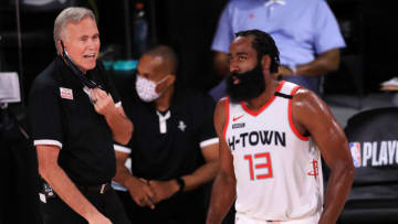 LAKE BUENA VISTA, FLORIDA - SEPTEMBER 04: Mike D'Antoni of the Houston Rockets reacts to James Harden #13 of the Houston Rockets (Photo by Mike Ehrmann/Getty Images)