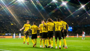 DORTMUND, GERMANY - OCTOBER 03: Paco Alcacer of Borussia Dortmund celebrates scoring the goal to the 2:0 during the UEFA Champions League Group A match between Borussia Dortmund and AS Monaco at the Signal Iduna Park on October 03, 2018 in Dortmund, Germany. (Photo by Alexandre Simoes/Borussia Dortmund/Getty Images)